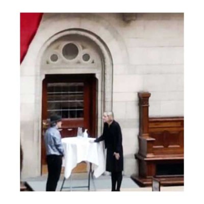 Det obligatorisk håndtryk ved grundlovsceremonien